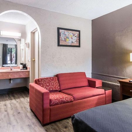 Econo Lodge Gainesville Luaran gambar