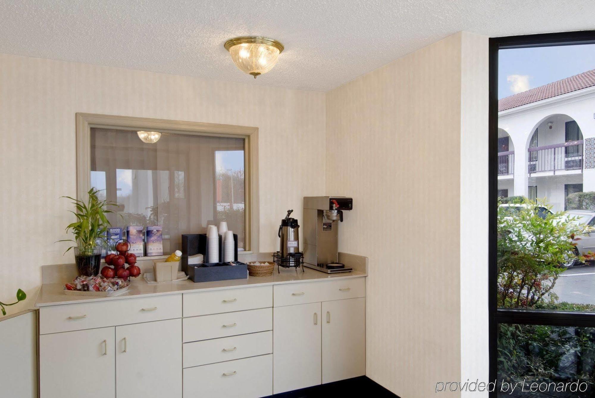 Econo Lodge Gainesville Restoran gambar