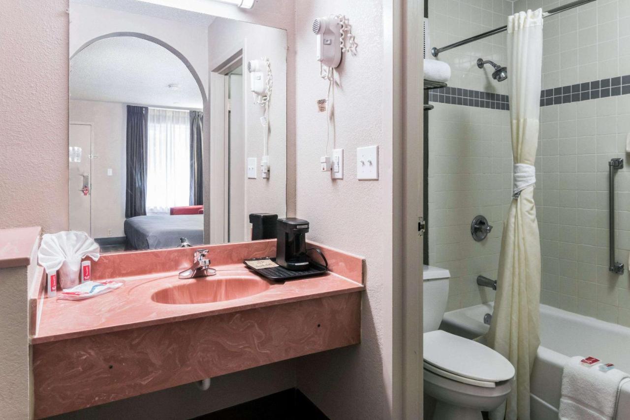 Econo Lodge Gainesville Luaran gambar
