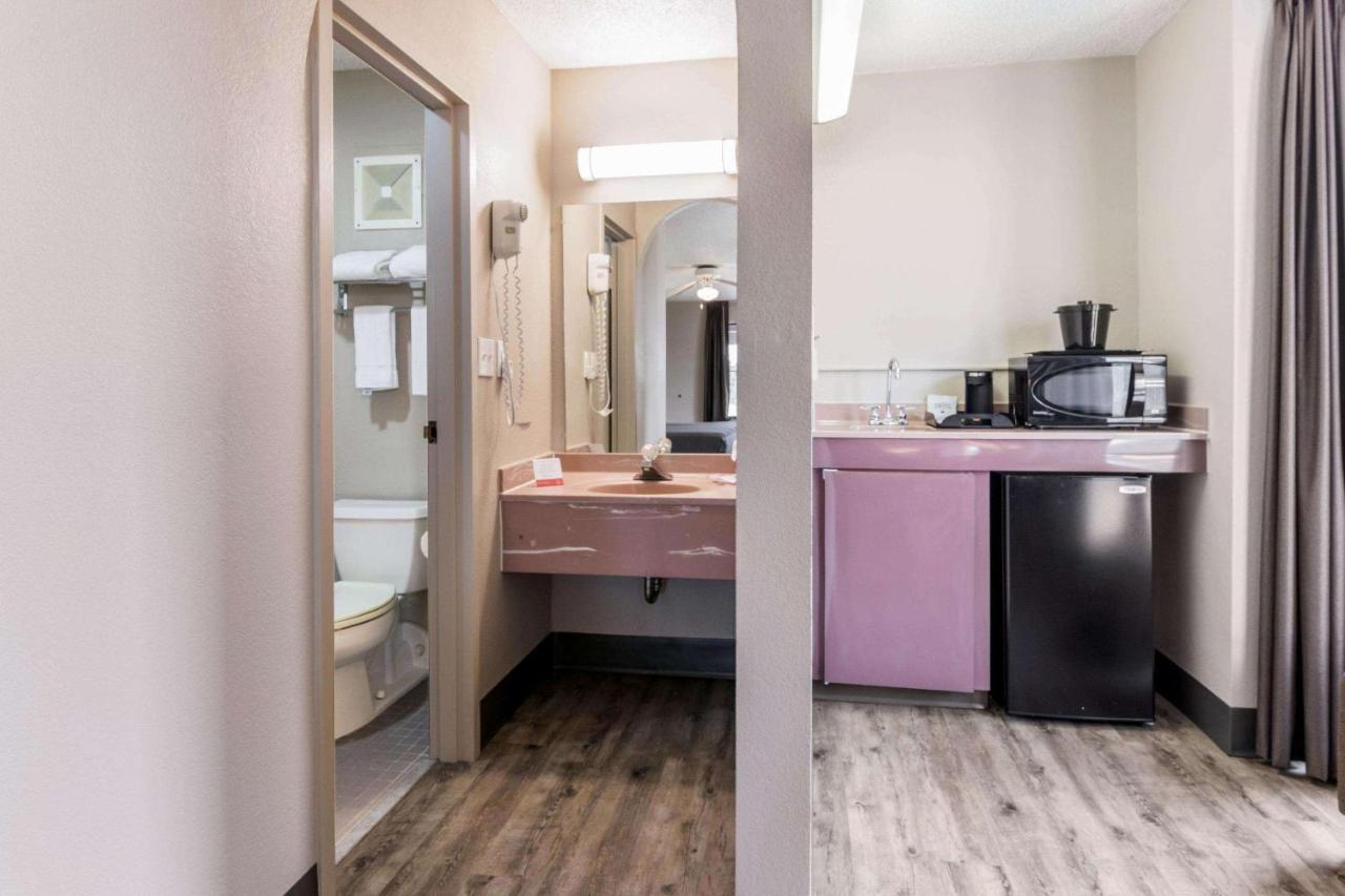 Econo Lodge Gainesville Luaran gambar