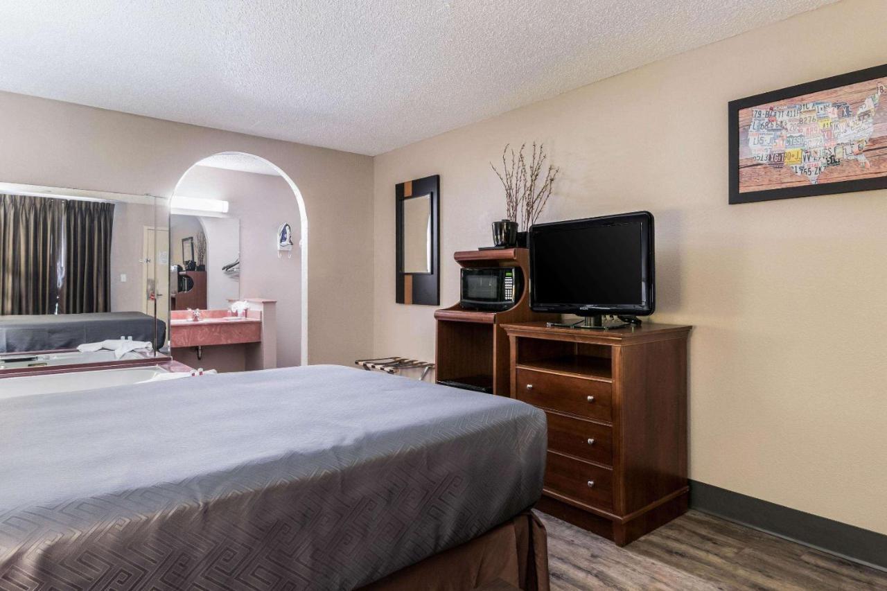 Econo Lodge Gainesville Luaran gambar