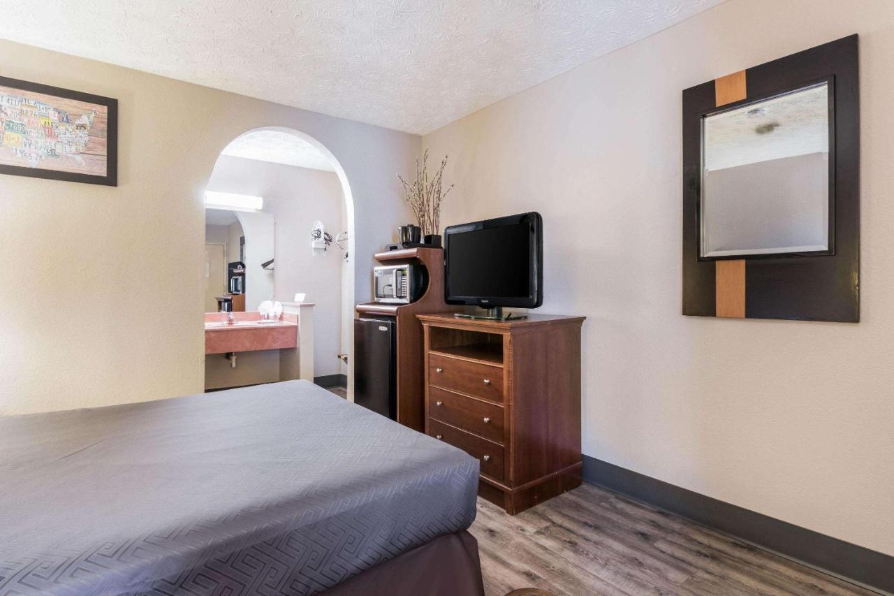 Econo Lodge Gainesville Luaran gambar